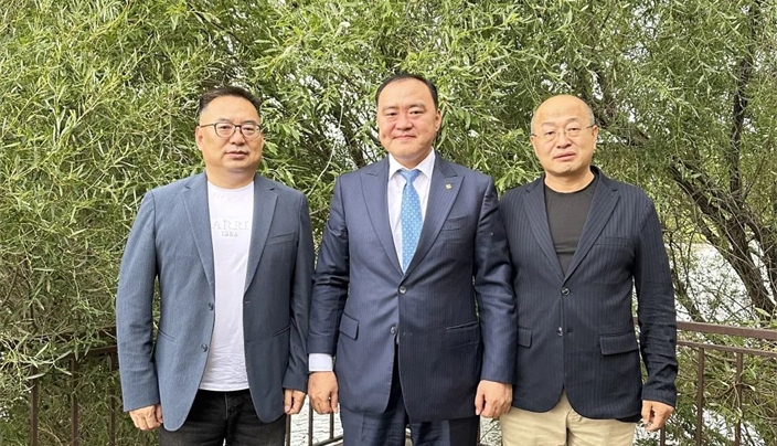 内蒙古铁辰智能装备有限公司董事长赵帅率队拜会蒙古国第一副总理兼经济发展部部长、蒙古国民主党主席罗·钢铁木尔